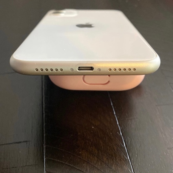 **SOLD**iPhone 11 64gb - Picture 6 of 9